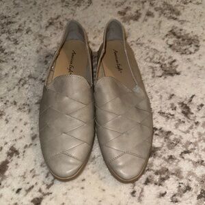 American Eagle business flats